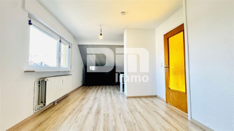 Kompakte Dreizimmer DG Wohnung in gepflegtem Dreifamilienhaus in gesuchter Lage - Schlafzimmer